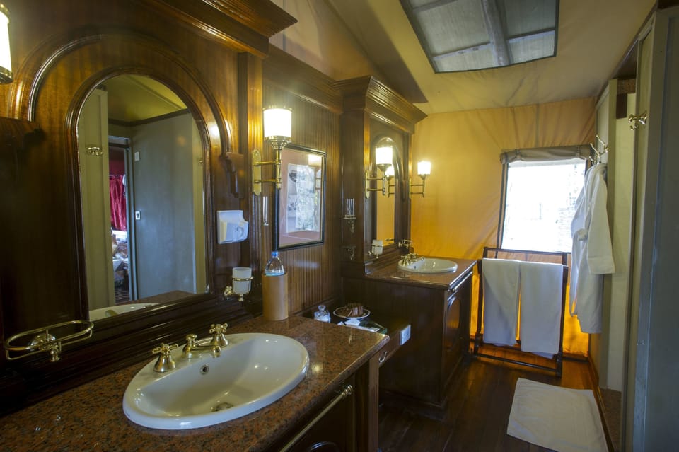 Standard Tent | Bathroom | Shower, hair dryer, bathrobes, slippers