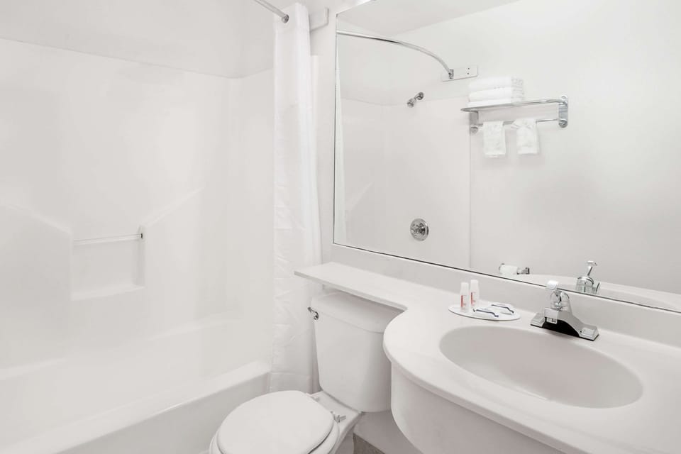 Combined shower/tub, hair dryer (on request), towels
