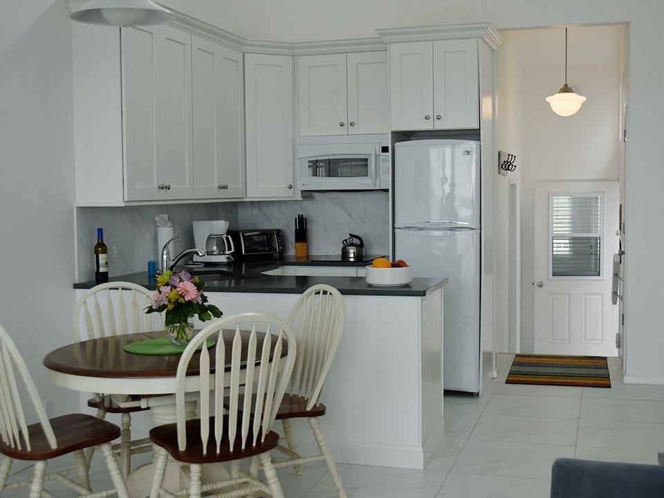Full-size fridge, microwave, stovetop, cookware/dishes/utensils