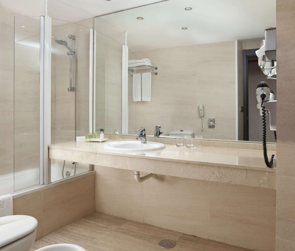Eco-friendly toiletries, hair dryer, bidet, towels