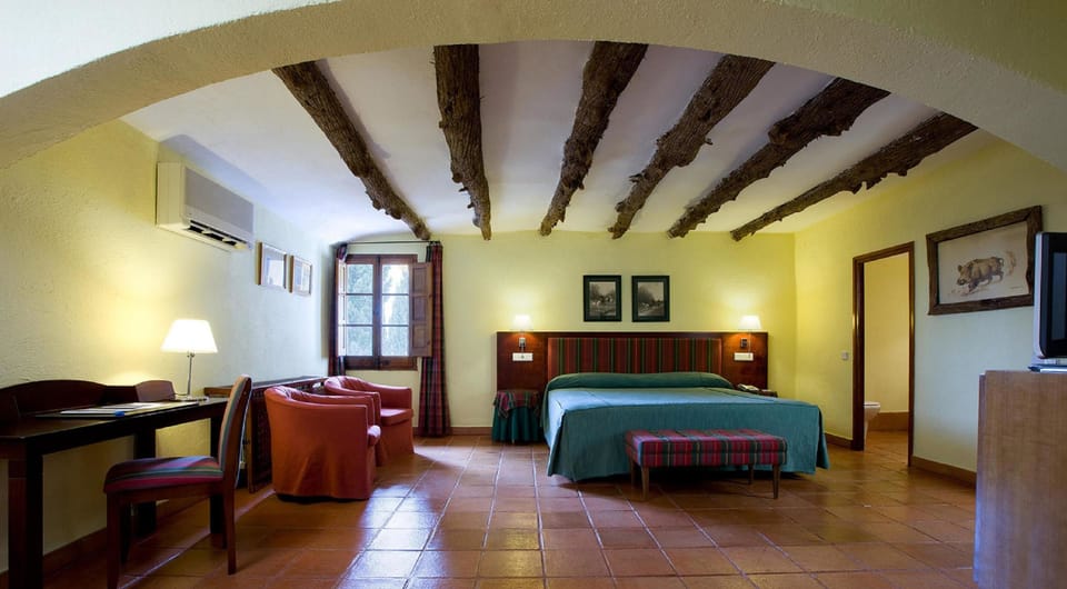 Standard Double or Twin Room | Iron/ironing board, free WiFi