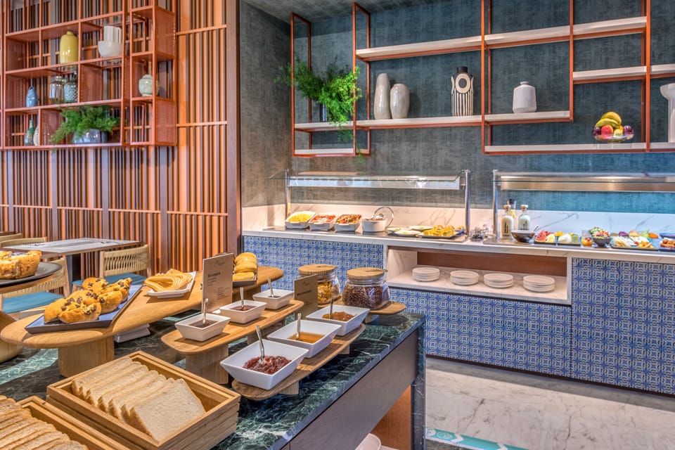 Daily buffet breakfast for a fee