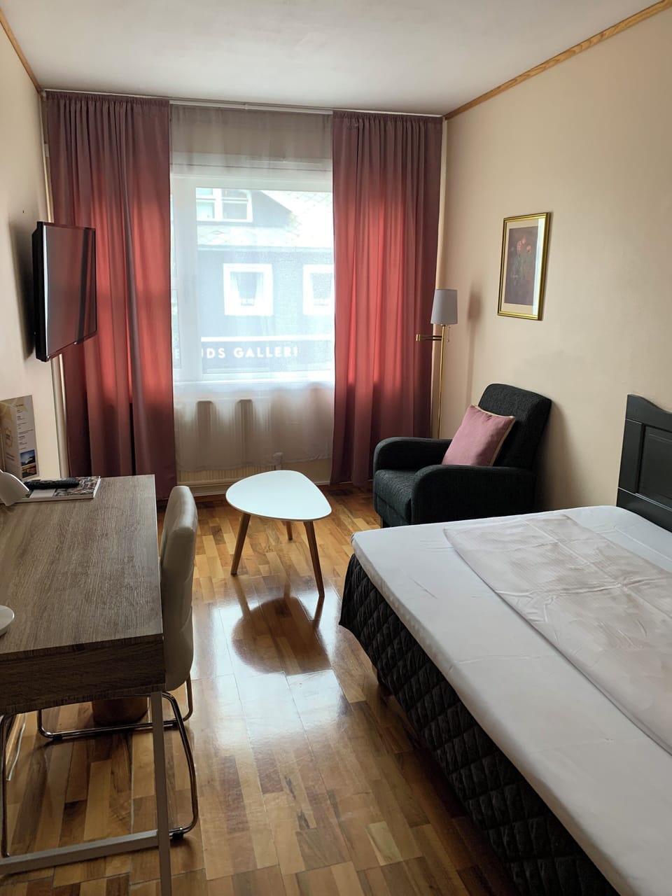Single Room, City View | Desk, free WiFi, bed sheets