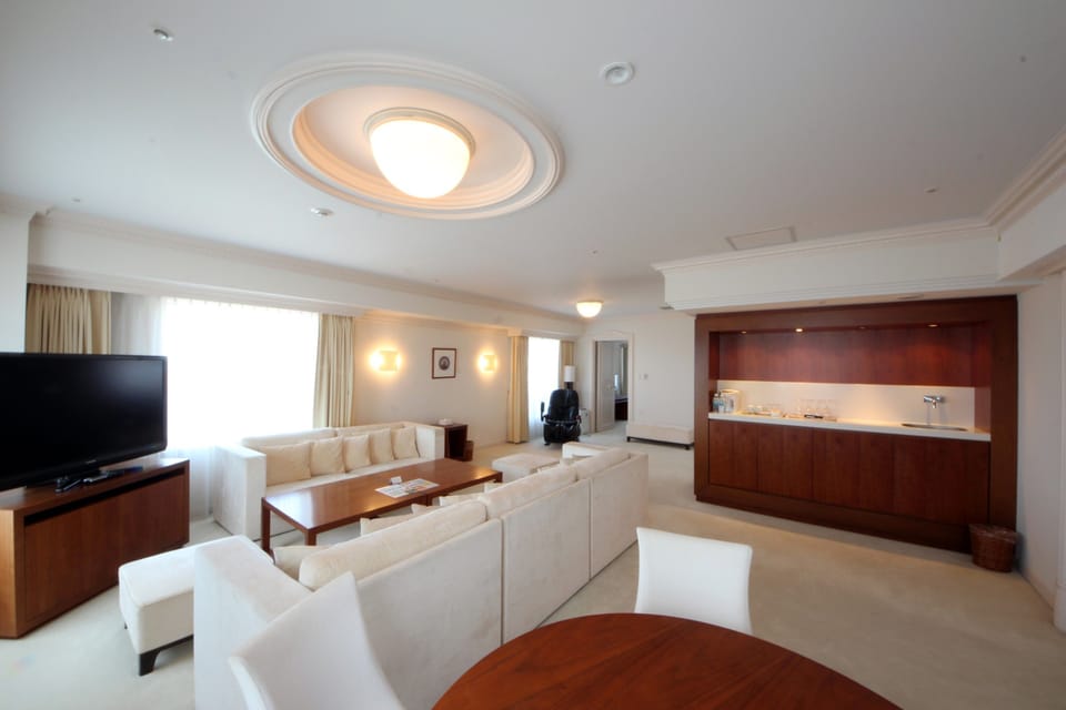 xxx Royal Suite, Non Smoking | Living room | Flat-screen TV