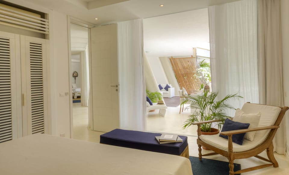 Deluxe Apartment, 4 Bedrooms | Living area | Smart TV