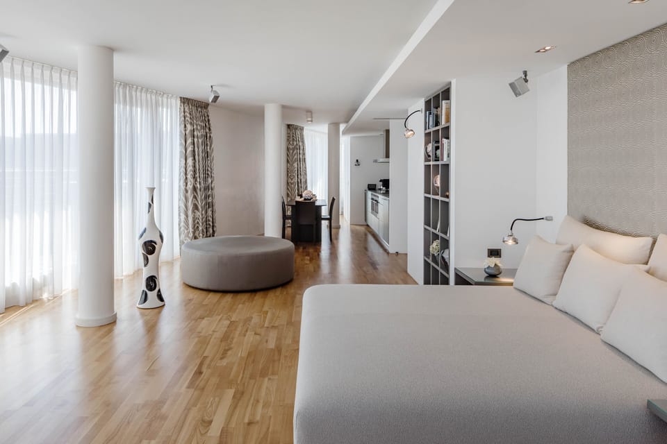 Superior Suite (Mandala) | Living area | 32-inch flat-screen TV with satellite channels, Netflix, DVD player