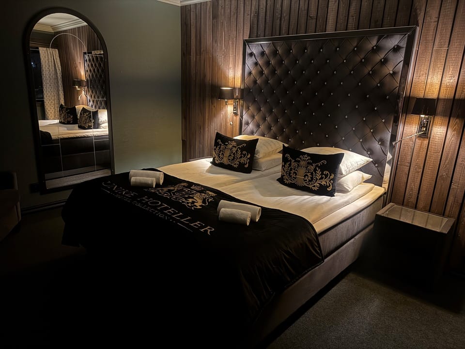 Deluxe Double Room, 1 Double Bed | Premium bedding, cribs/infant beds, free WiFi, bed sheets