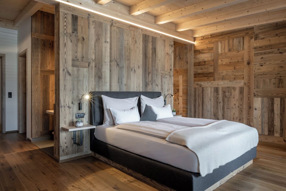 Deluxe Doppelzimmer mit Zustellbett  | Hypo-allergenic bedding available, in-room safe, blackout drapes