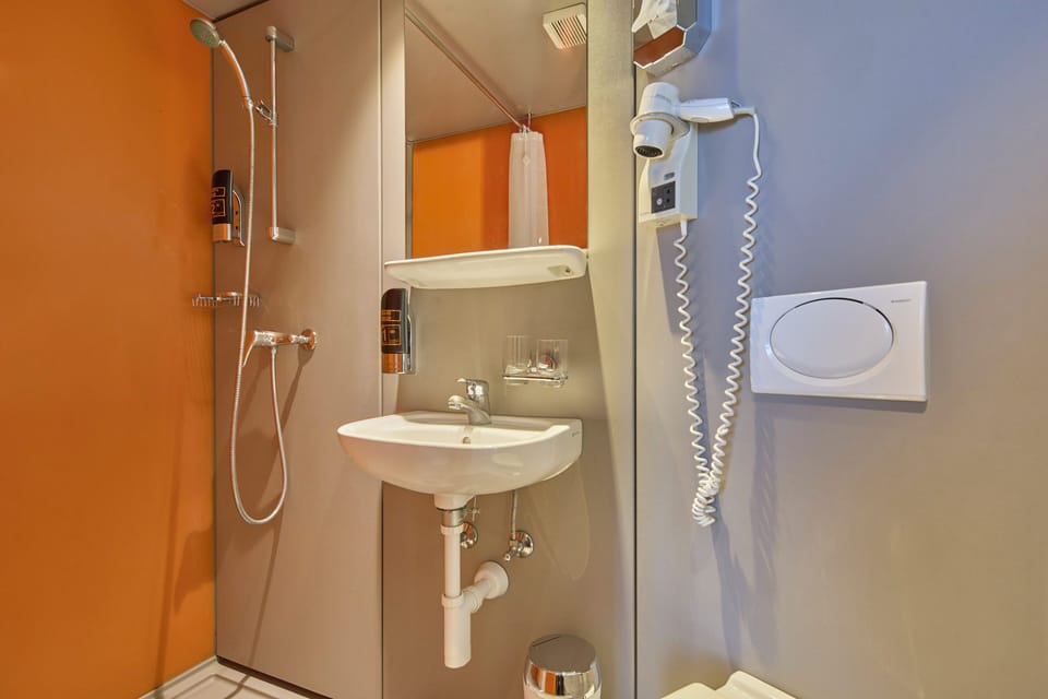 Shower, free toiletries, hair dryer, towels