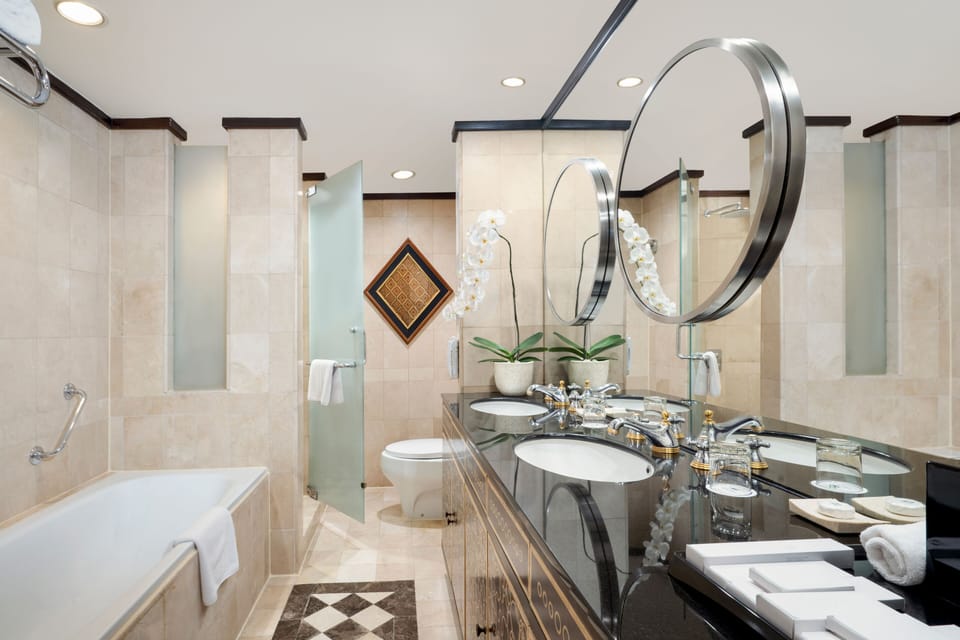 Presidential Suite | Bathroom | Combined shower/tub, deep soaking tub, free toiletries, hair dryer