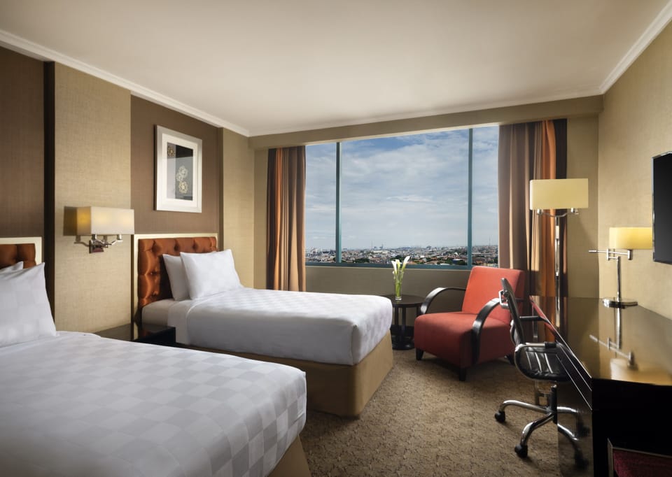 Premium bedding, minibar, in-room safe, desk