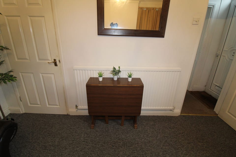 House, 3 Bedrooms, Non Smoking, Kitchen | Living area | Flat-screen TV, Netflix, streaming services