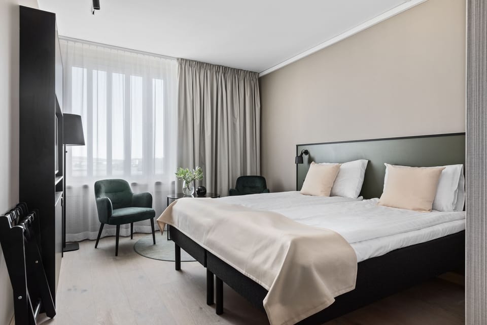 Blackout drapes, WiFi (free), bed sheets