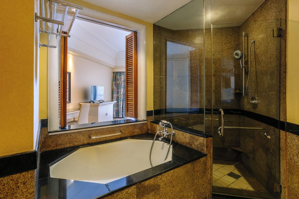 Deluxe Sea View Twin | Bathroom | Separate tub and shower, free toiletries, hair dryer, bathrobes