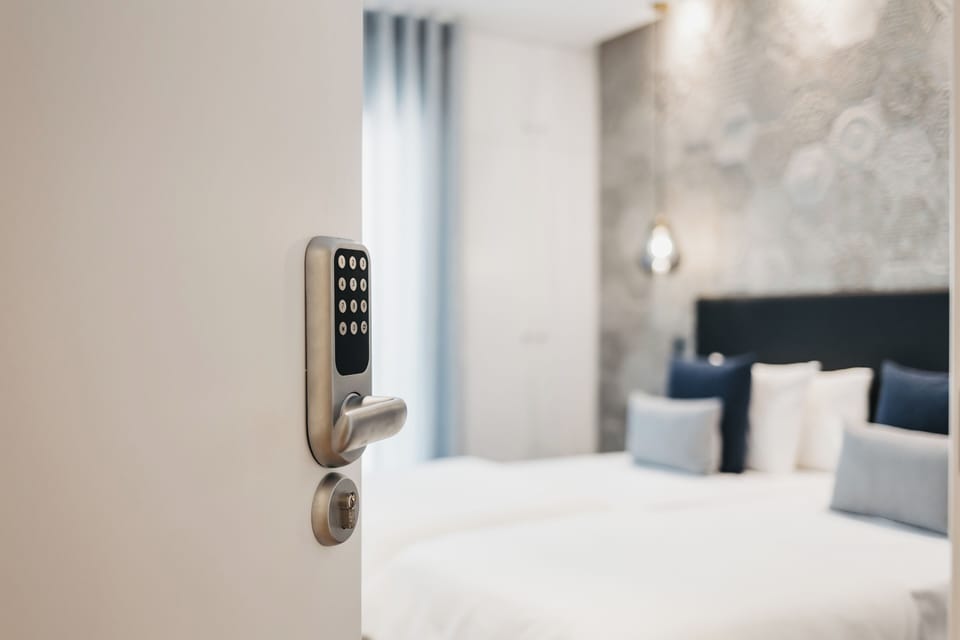 Soundproofing, free WiFi, bed sheets