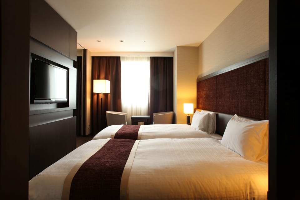 Executive Room, Non Smoking (2 Large Twin Beds + 2 Extra Beds) 【51㎡】 | Premium bedding, down comforters, desk, laptop workspace