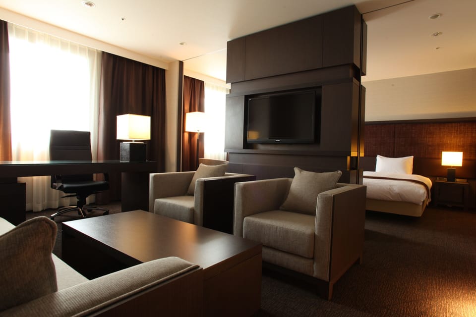 Executive Room, Non Smoking (2 Large Twin Beds + 2 Extra Beds) 【51㎡】 | Premium bedding, down comforters, desk, laptop workspace