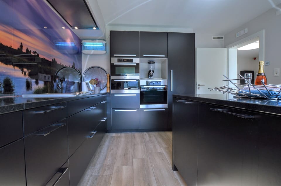 House | Private kitchen | Electric kettle, toaster, highchair, cookware/dishes/utensils
