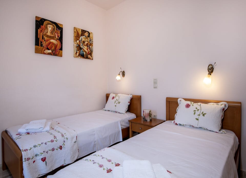 House | 2 bedrooms, individually furnished, bed sheets