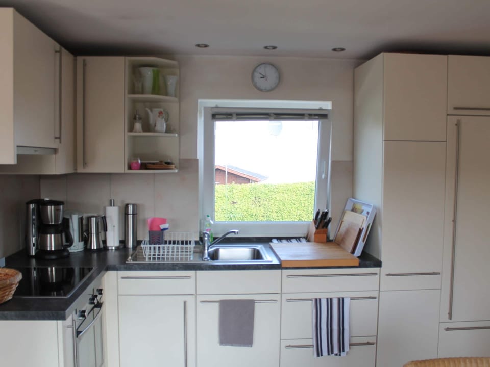 House | Private kitchen | Coffee/tea maker, highchair