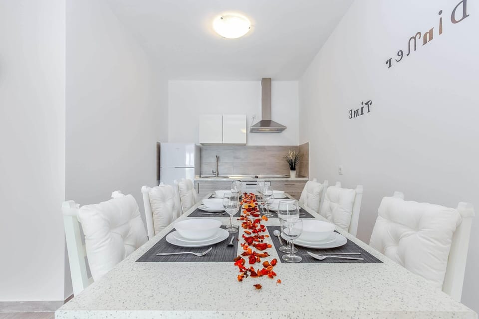 Villa | Dining