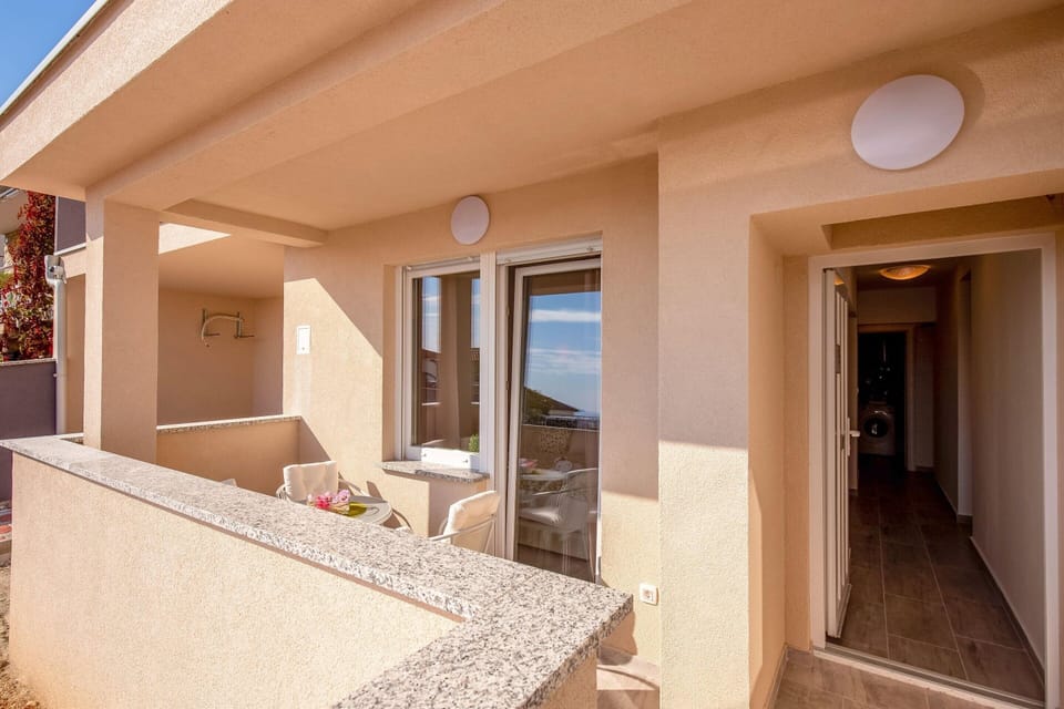 Villa | Balcony