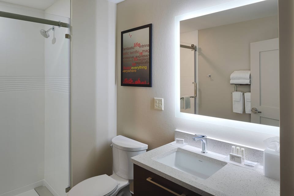 Combined shower/tub, designer toiletries, hair dryer, towels