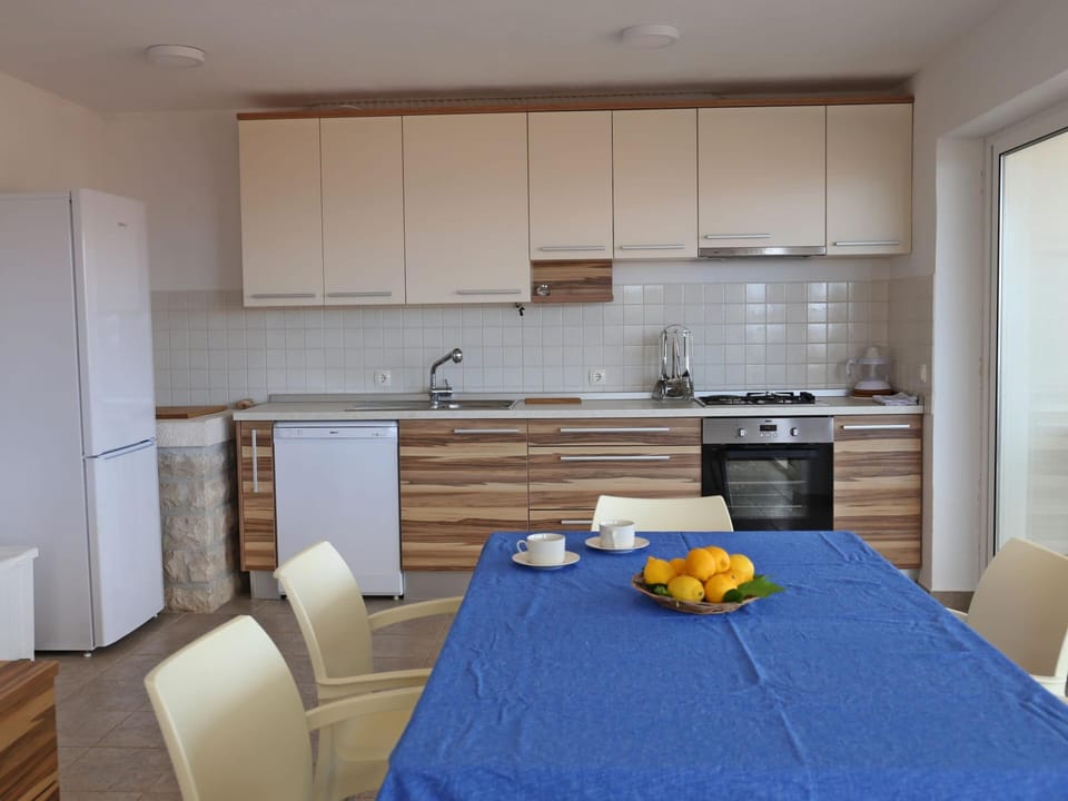 House | Private kitchen | Cookware/dishes/utensils