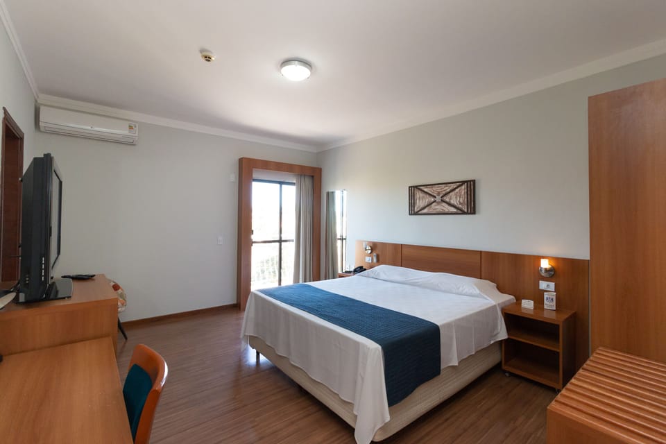 Minibar, in-room safe, desk, free WiFi