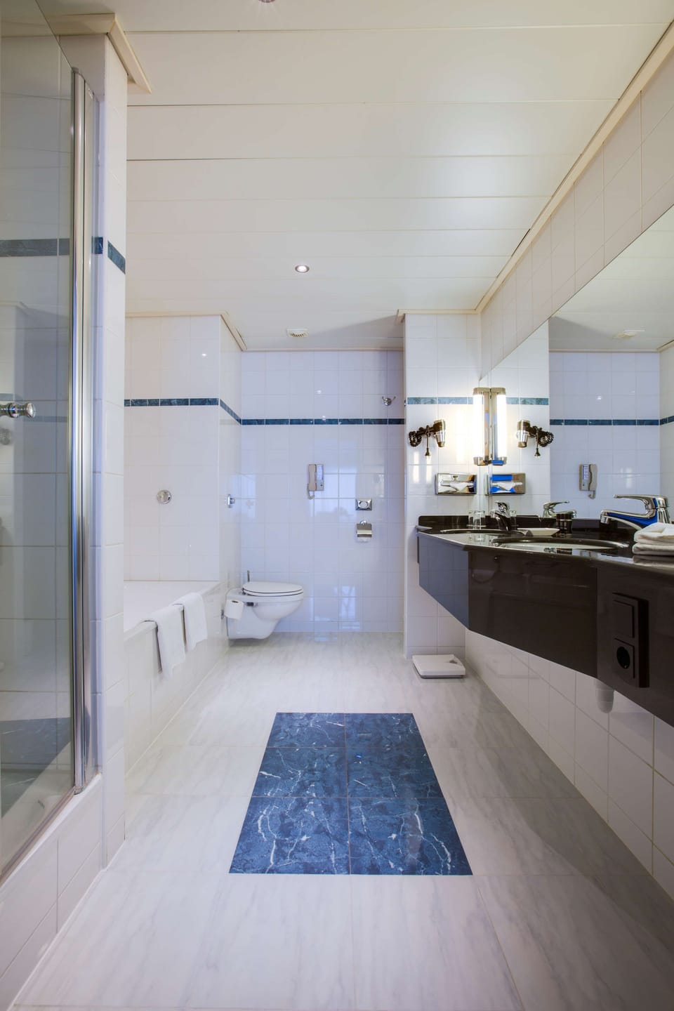 Suite, 1 Bedroom | Bathroom | Combined shower/tub, deep soaking tub, free toiletries, hair dryer