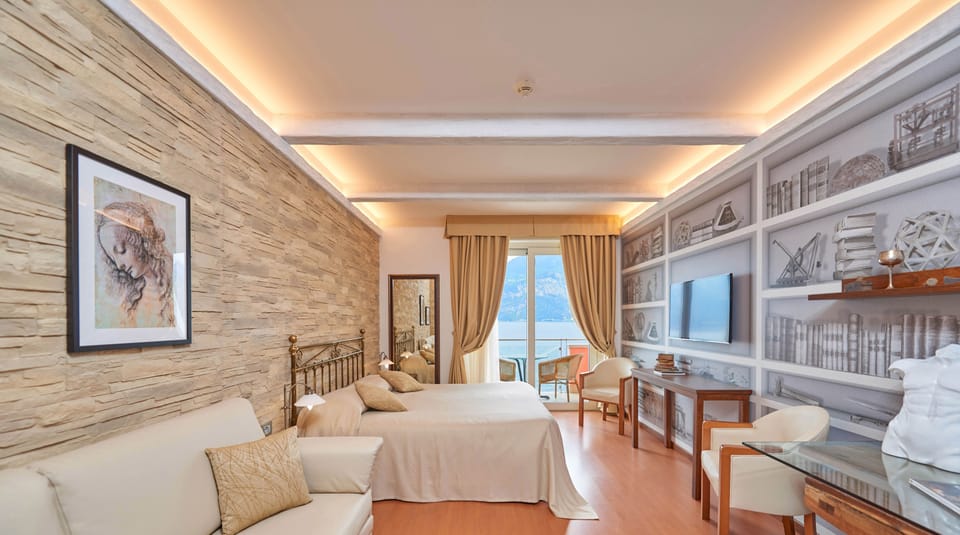 Premium bedding, down comforters, minibar, in-room safe