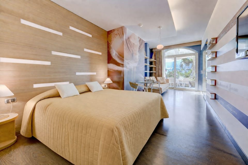 Junior Suite, Patio, Lake View (Garden, 2 people) | Premium bedding, down comforters, minibar, in-room safe