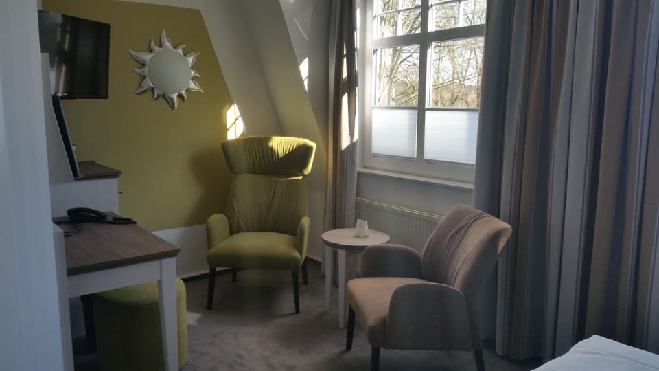 Standard Double Room Single Occupancy | Minibar, in-room safe, desk, cribs/infant beds