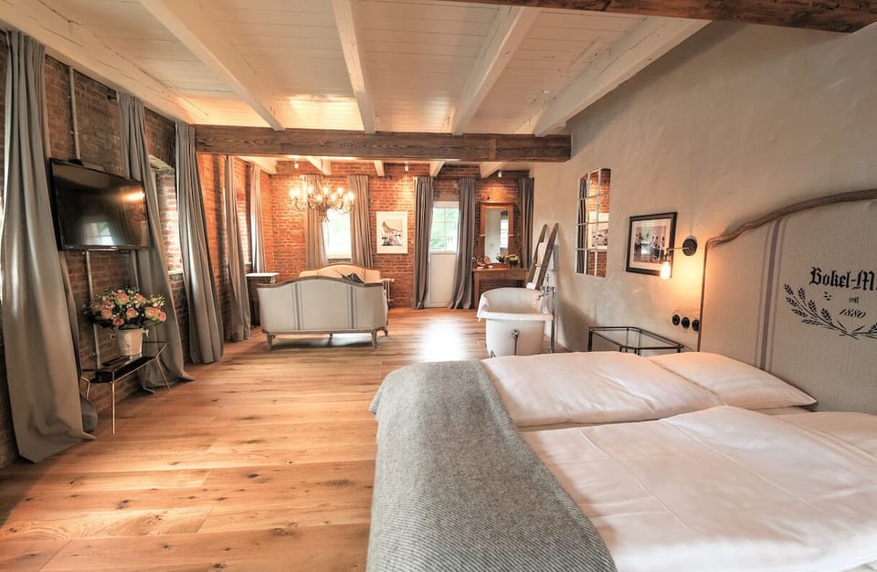 Suite, Lake View | Premium bedding, down comforters, memory foam beds