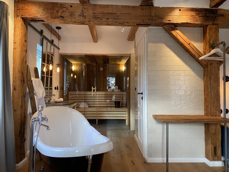 Spa suite with Sauna | Bathroom | Shower, hair dryer, towels