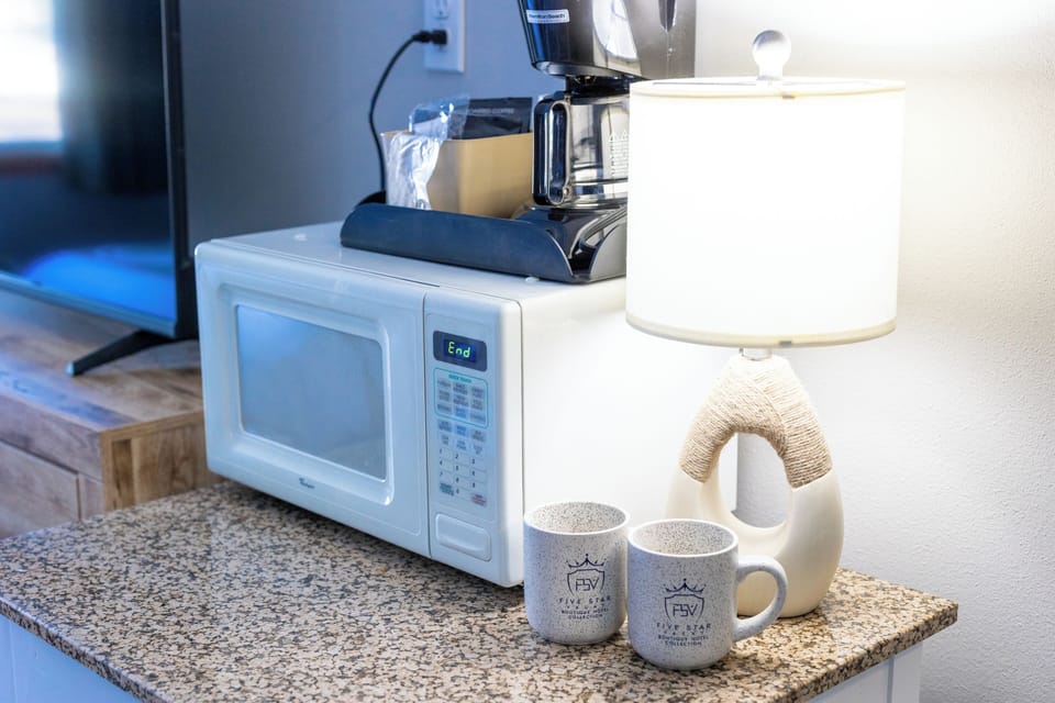 Nisswa Lake King No Kitchenette | In-room dining