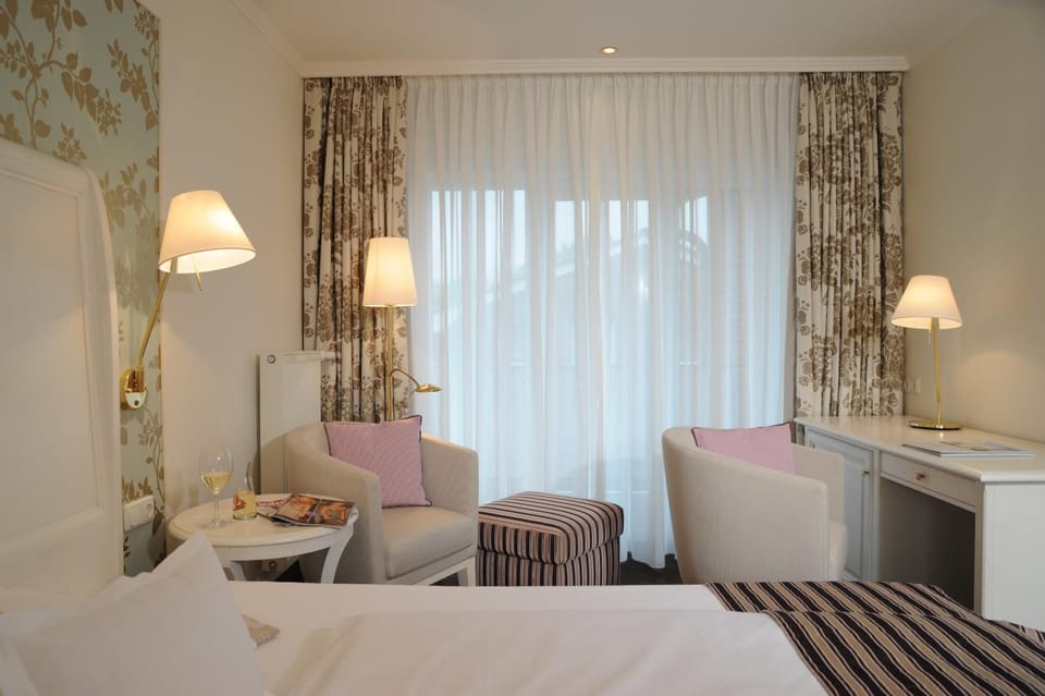 Business Double Room | Premium bedding, minibar, individually furnished, desk