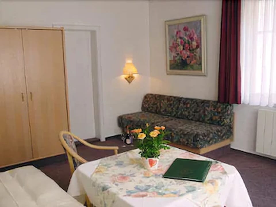 Standard Double Room | Living area | Flat-screen TV