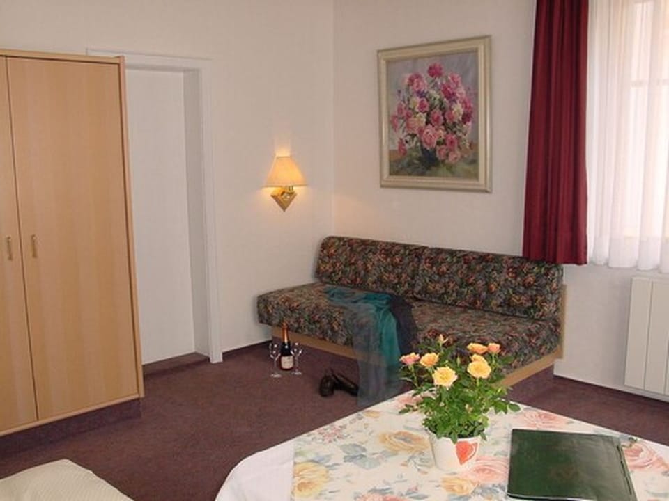 Comfort Double Room | In-room safe, individually decorated, individually furnished, desk