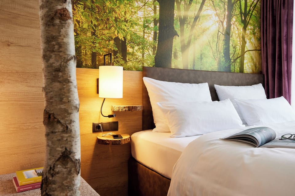 Happy Surprise Room | Hypo-allergenic bedding available, in-room safe, soundproofing