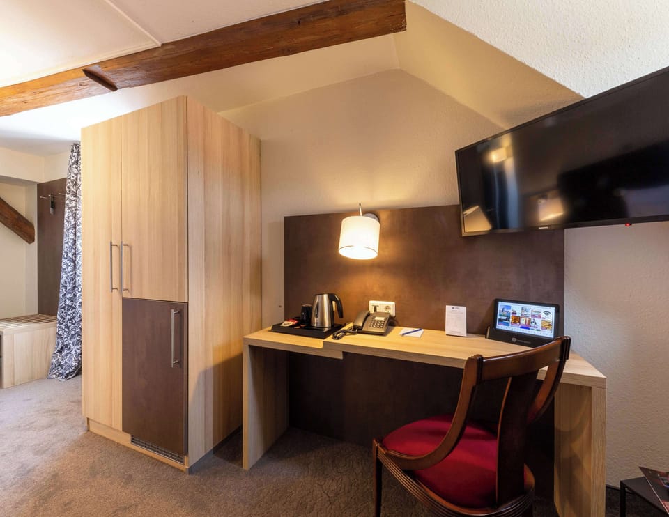 Classic Room, 1 Twin Bed | Hypo-allergenic bedding, in-room safe, soundproofing, rollaway beds