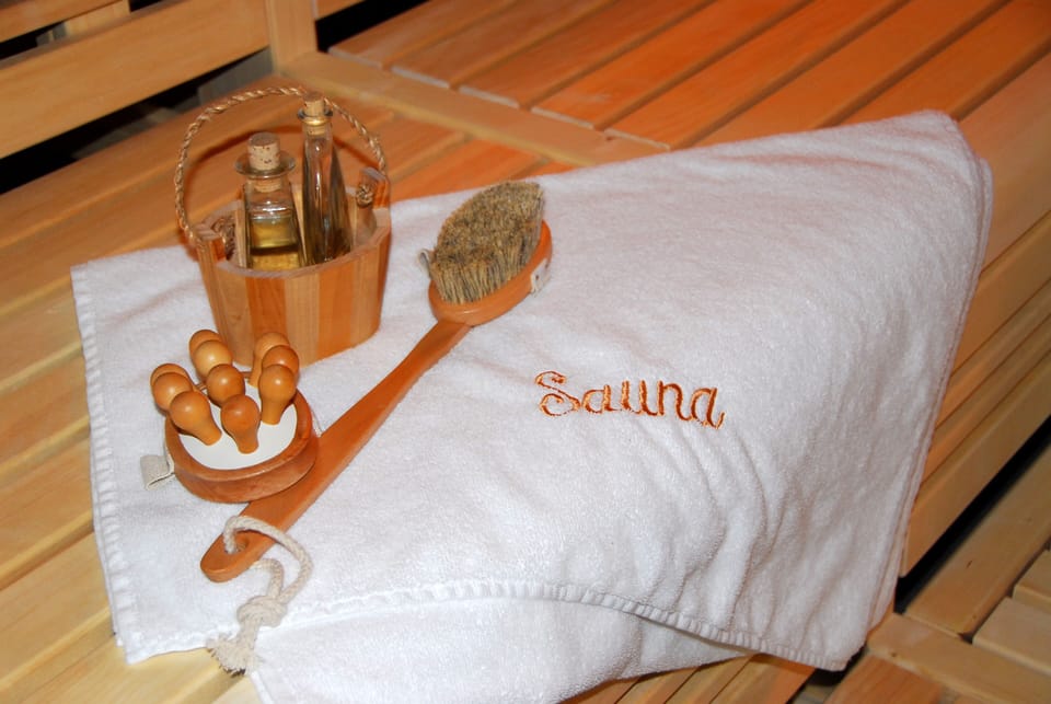Sauna, steam room, hot stone massages, 1 treatment room, massages