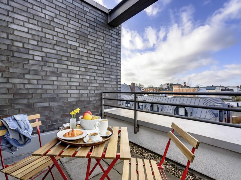 Comfort Room, 1 Double Bed, Balcony | Hypo-allergenic bedding, desk, soundproofing, iron/ironing board