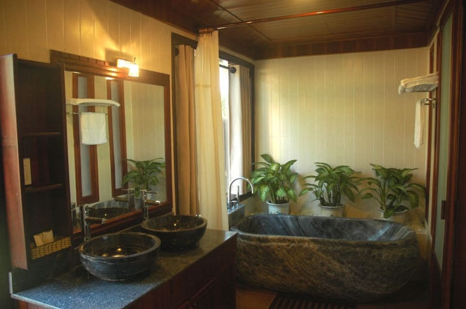 Villa, 1 King Bed, Garden Area | Bathroom | Combined shower/tub, free toiletries, towels
