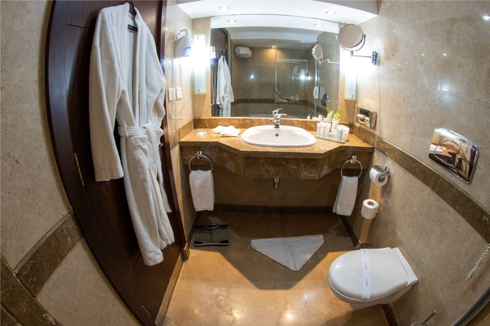 Combined shower/tub, spring water tub, designer toiletries, hair dryer