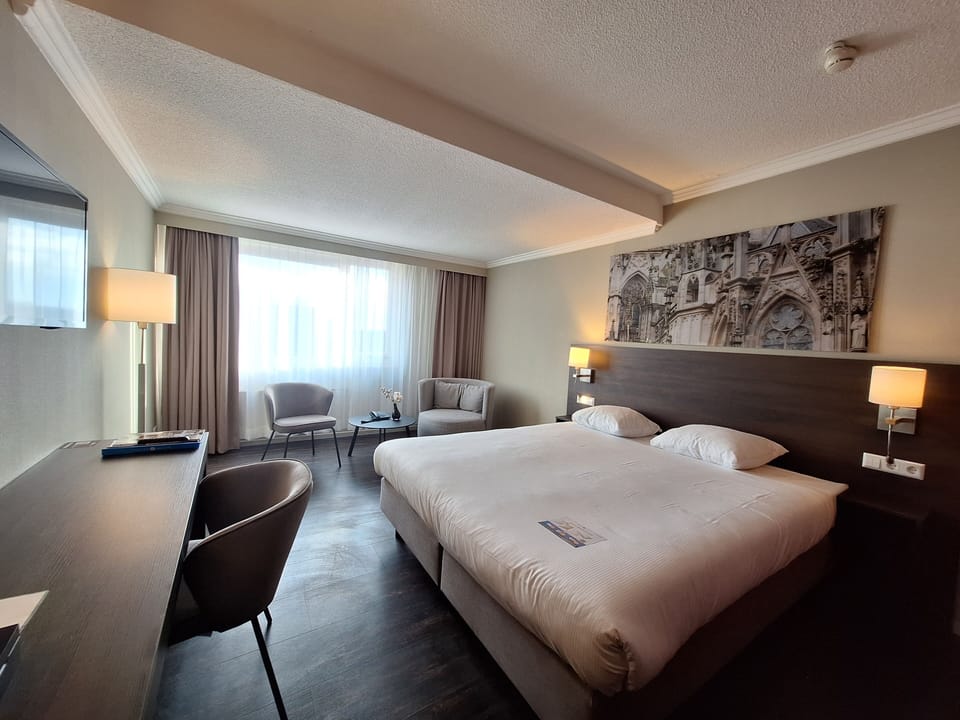 Deluxe Double Room (Shower) | In-room safe, desk, free WiFi, bed sheets