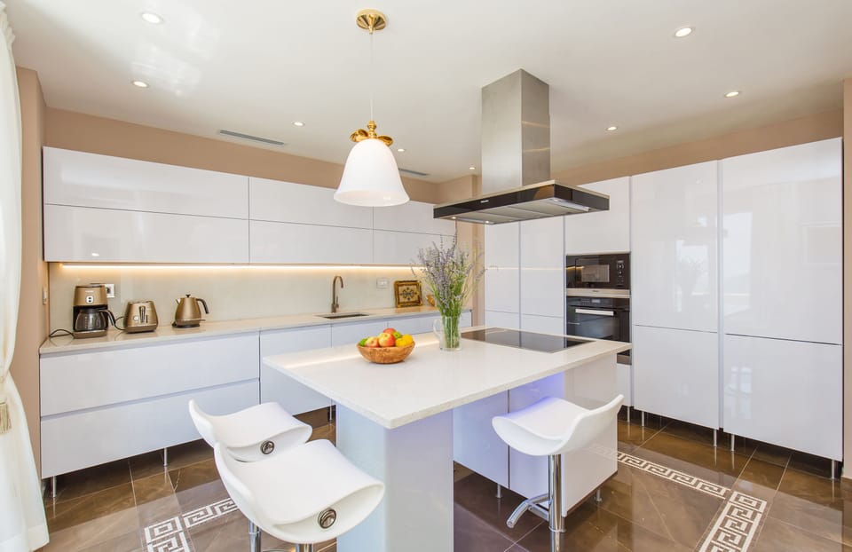 Deluxe Villa | Private kitchen | Full-size fridge, oven, stovetop, dishwasher