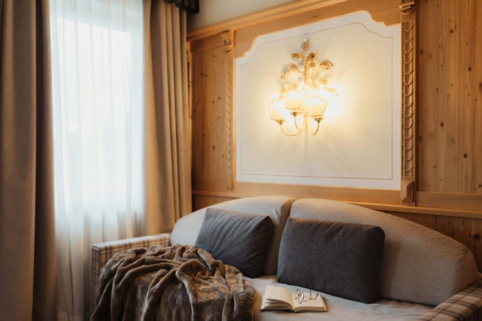 Superior Double Room, 1 Double Bed | Minibar, in-room safe, desk, WiFi (free)