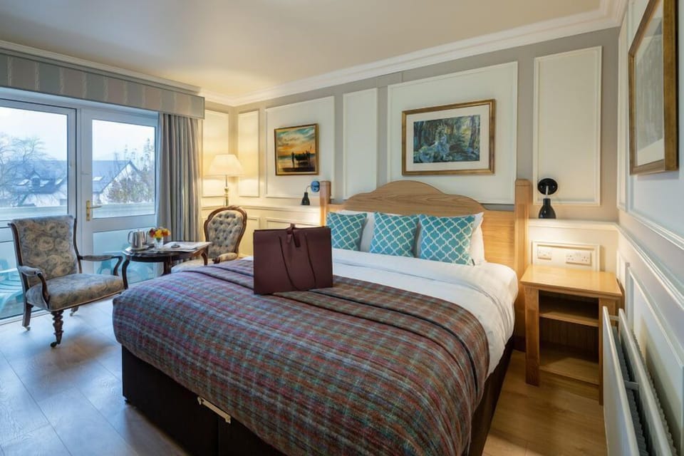 Premium bedding, in-room safe, individually decorated