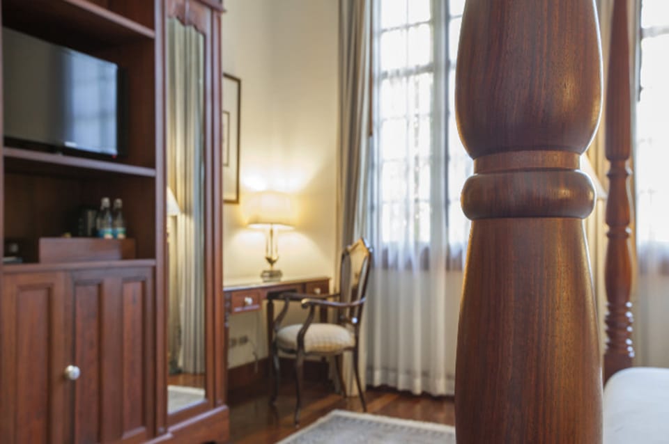 Minibar, in-room safe, desk, laptop workspace